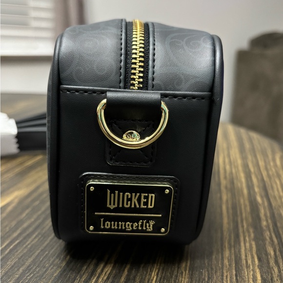 Loungefly Wicked Glinda & Elphaba Crossbody. NWT - Picture 4 of 6